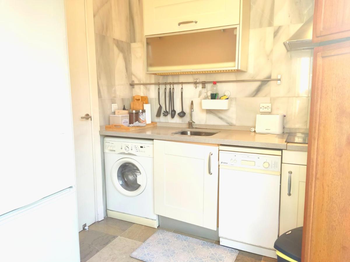 Homeyseville-Luxury Apartment Arenal 6 Pax, Parking Optional Bagian luar foto